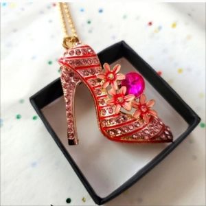NWT High Heel Chunky Necklace